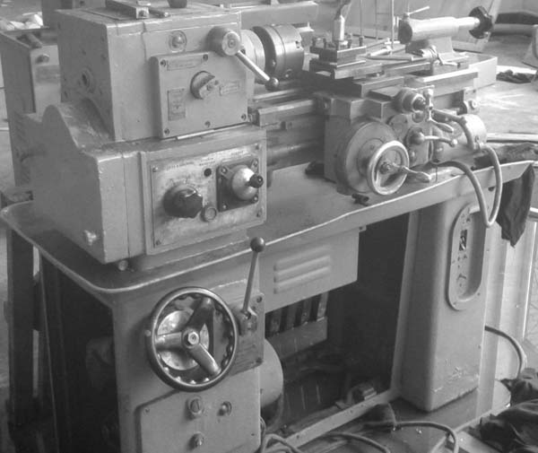 1604 Загальний вигляд токарно-гвинторізного верстата